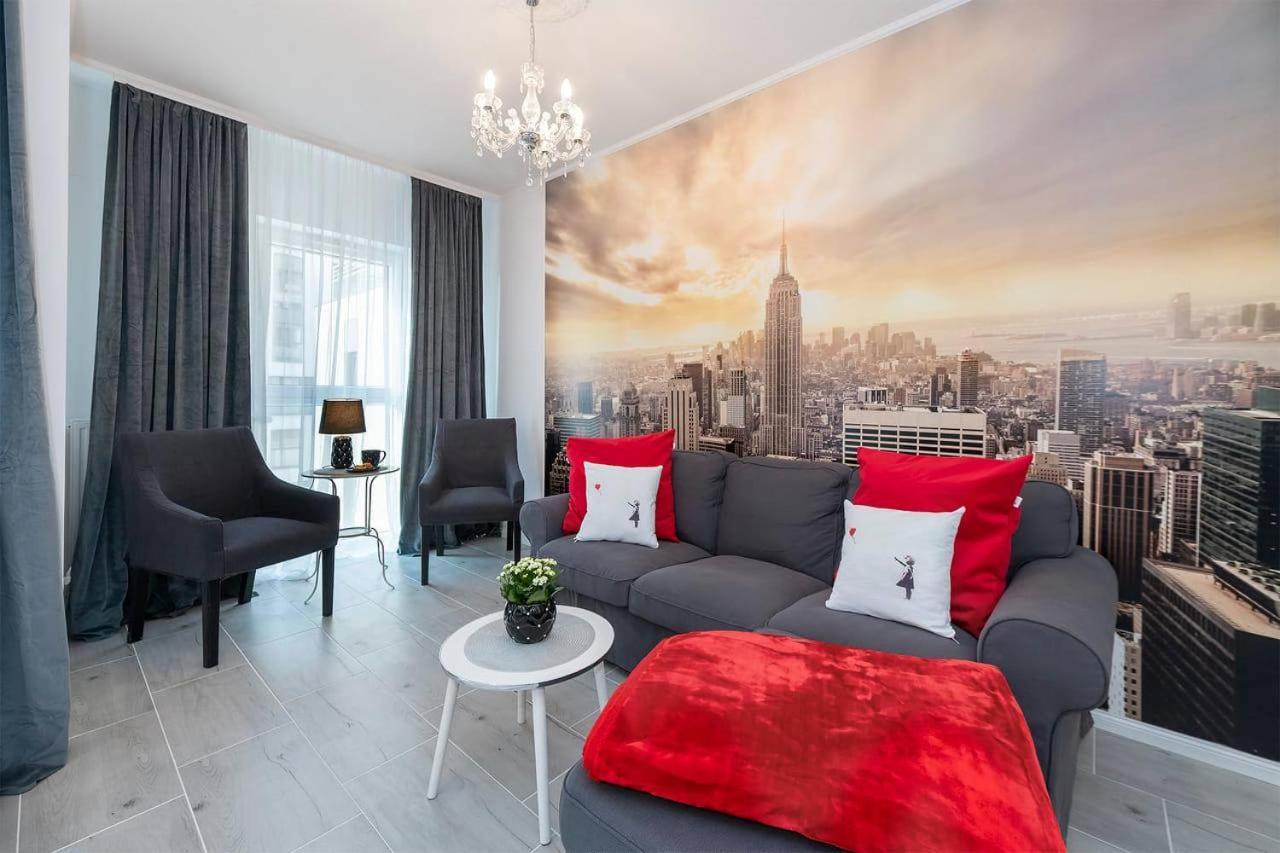 Banksy Apartment - Ilumino Лодзь Екстер'єр фото