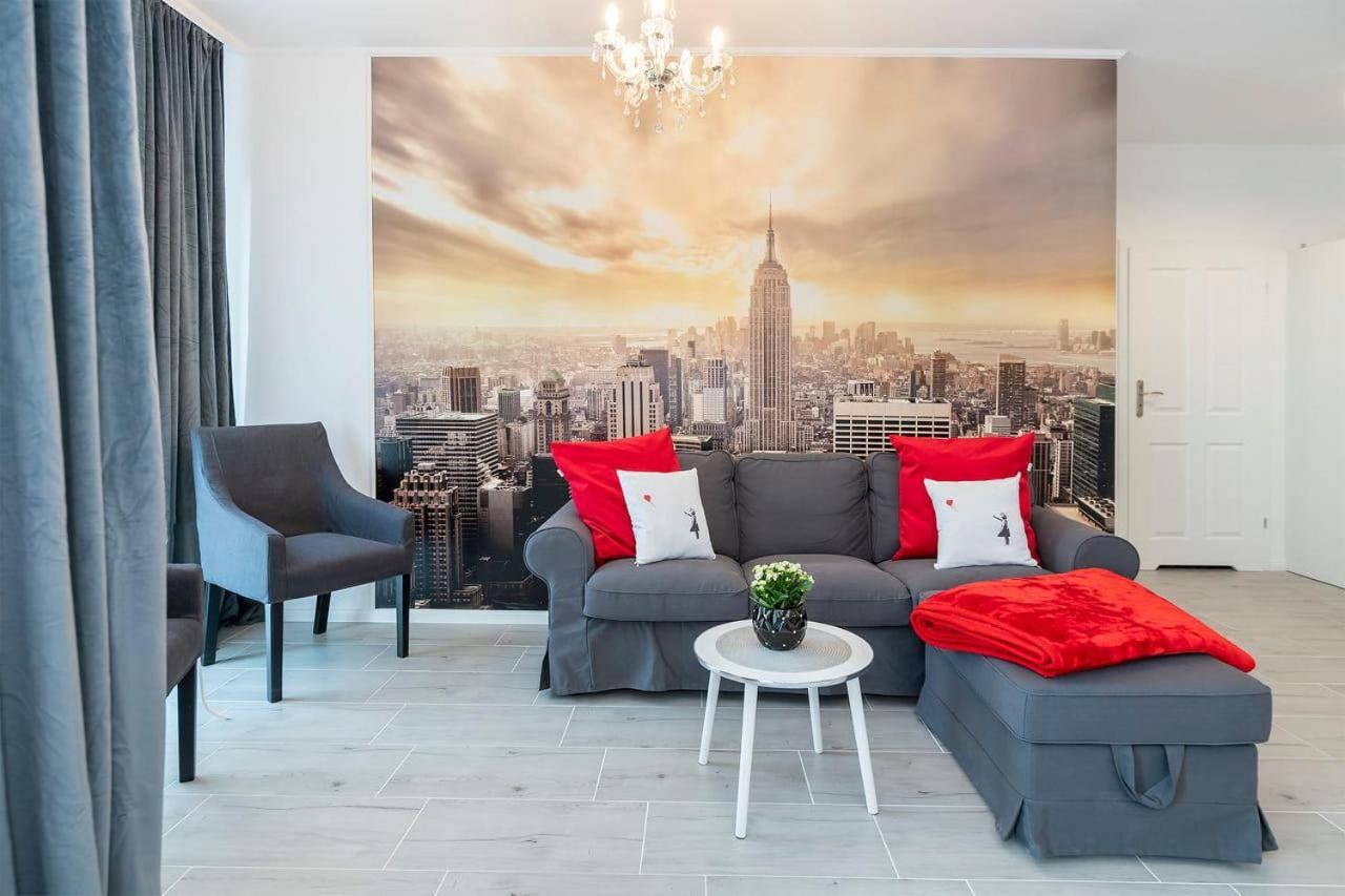 Banksy Apartment - Ilumino Лодзь Екстер'єр фото